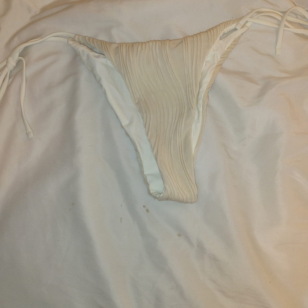 Zaful Textured Cream Bikini Set - Picture 4 of 5